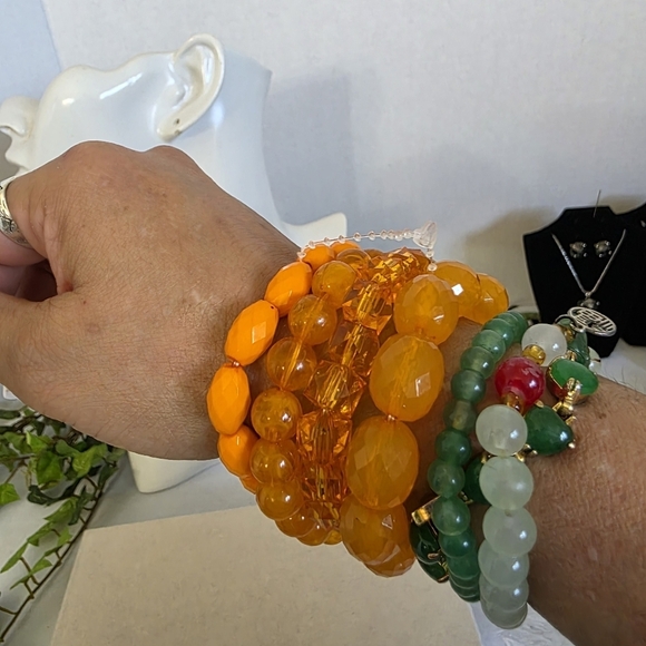 Set of Four Orange Faceted Acrylic Bead Bracelet - Picture 5 of 6